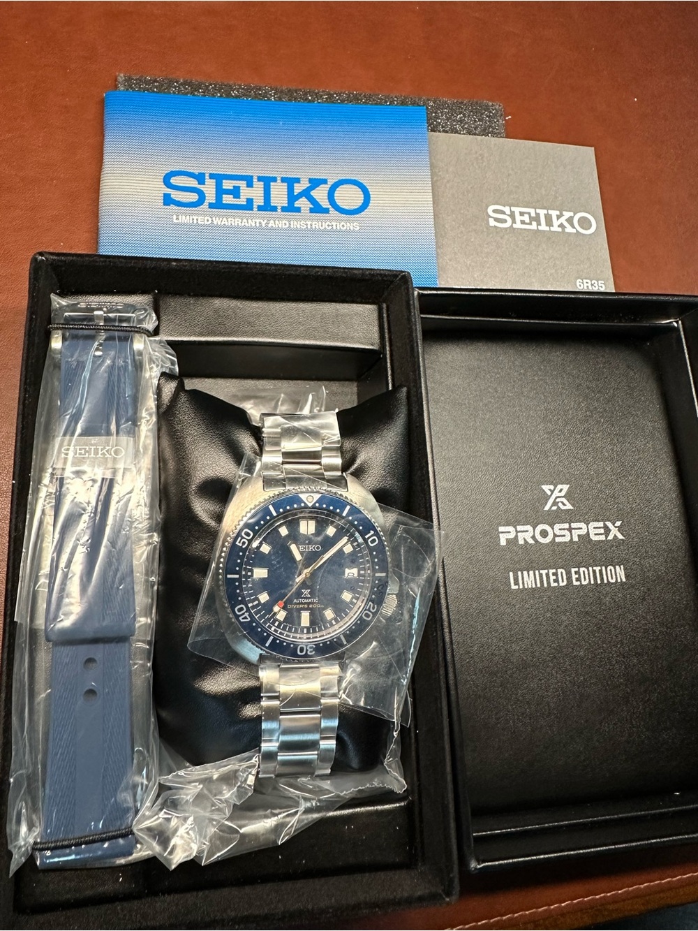 Seiko SBB183 55th anniversary- never worn on bracelet- rubber strap only! - Picture 4 of 11